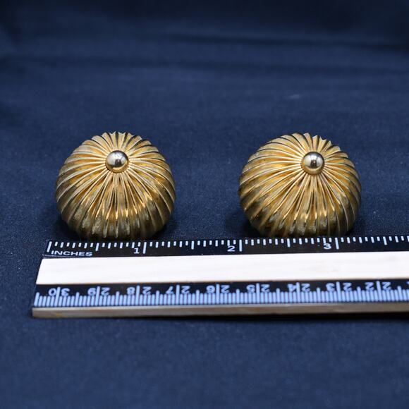 Vintage 1950s Vendome Gold Plated Dome Clip Earrings, Lightweight - Picture 7 of 10